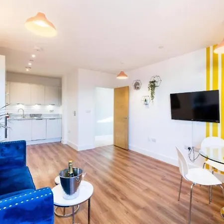 Chic & Stylish 2bd Flat In Picturesque Bristol