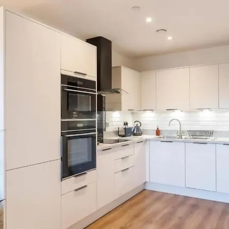 Chic & Stylish 2bd Flat In Picturesque Appartement *